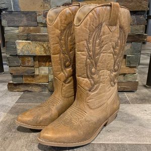 Like new women’s cowboy boots!